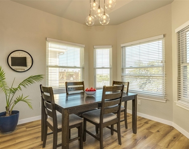330 Southwind Rd - Photo Thumbnail 12