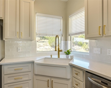 330 Southwind Rd - Photo Thumbnail 11
