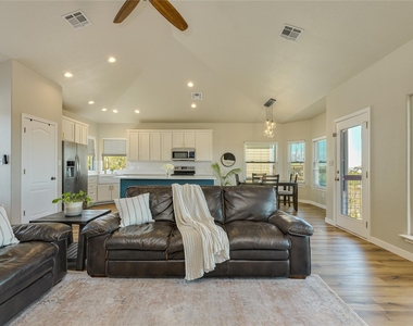 330 Southwind Rd - Photo Thumbnail 9