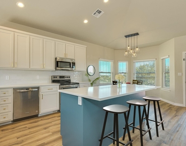 330 Southwind Rd - Photo Thumbnail 1
