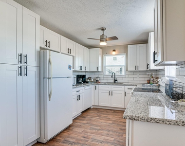 415 Seashell Dr - Photo Thumbnail 5