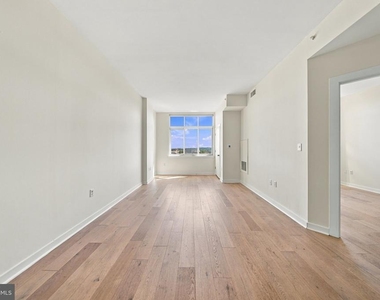 1000 New Jersey Avenue Se - Photo Thumbnail 3