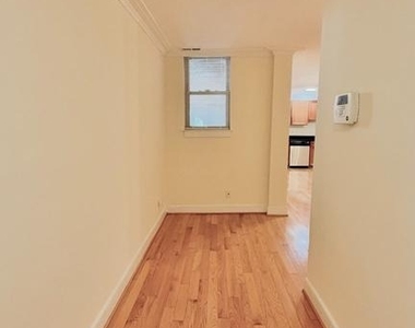 14 S St Ne - Photo Thumbnail 5