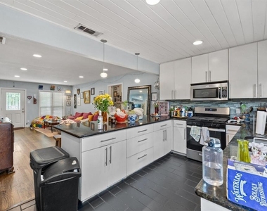 3801 Avenue G - Photo Thumbnail 2