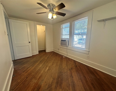 106 W 38th St - Photo Thumbnail 3