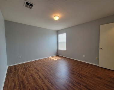 6713 Panda Royle Dr - Photo Thumbnail 19