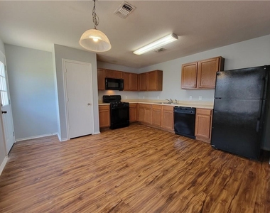 6713 Panda Royle Dr - Photo Thumbnail 7