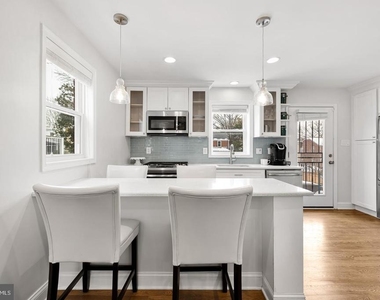5027 11th Street Ne - Photo Thumbnail 6