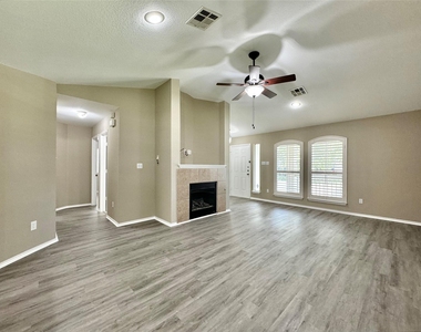 1609 Colorado Bend Dr - Photo Thumbnail 8