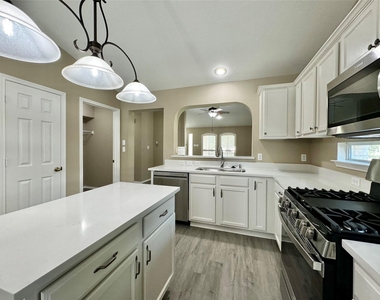 1609 Colorado Bend Dr - Photo Thumbnail 9