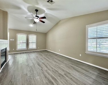 1609 Colorado Bend Dr - Photo Thumbnail 12