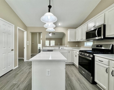 1609 Colorado Bend Dr - Photo Thumbnail 7