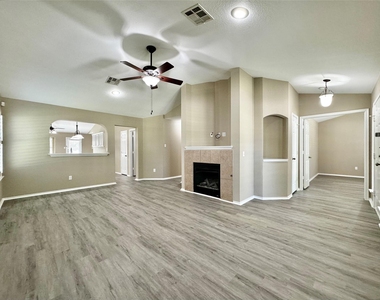 1609 Colorado Bend Dr - Photo Thumbnail 5