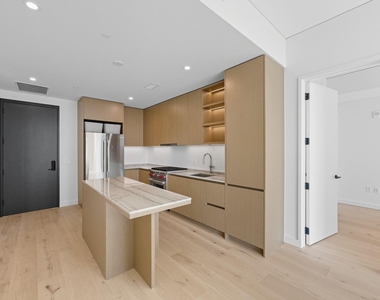 610 Davis St - Photo Thumbnail 4