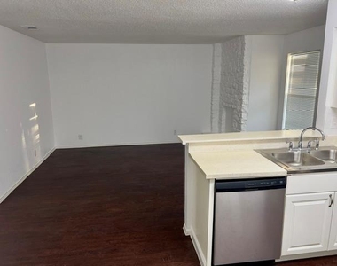 9901 Roxanna Dr - Photo Thumbnail 18