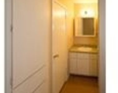400 W 34th St - Photo Thumbnail 4
