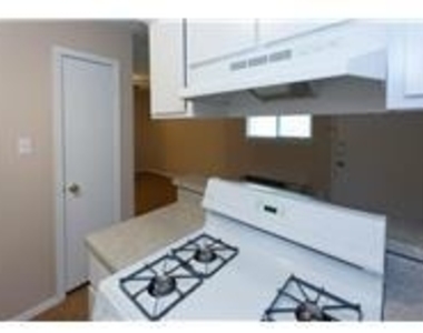 400 W 34th St - Photo Thumbnail 1