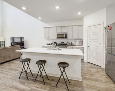 14008 Zuhause Dr - Photo Thumbnail 10