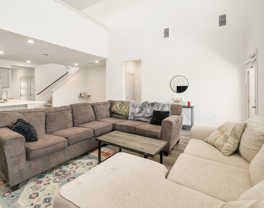 14008 Zuhause Dr - Photo Thumbnail 5