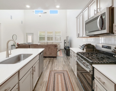 14008 Zuhause Dr - Photo Thumbnail 13