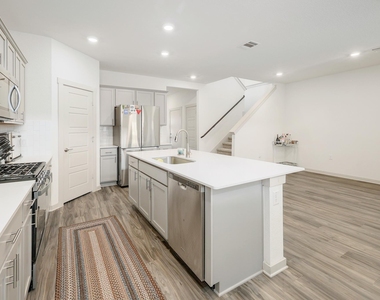 14008 Zuhause Dr - Photo Thumbnail 12