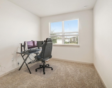 14008 Zuhause Dr - Photo Thumbnail 22