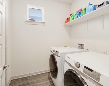 14008 Zuhause Dr - Photo Thumbnail 27