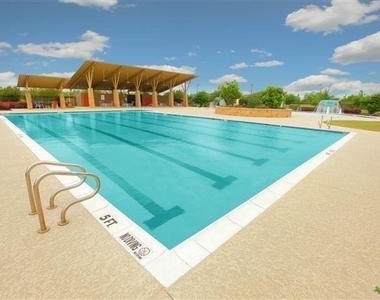302 Mossycup Dr - Photo Thumbnail 14