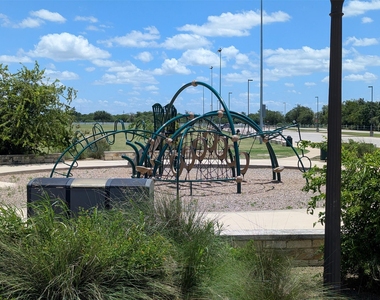 302 Mossycup Dr - Photo Thumbnail 17