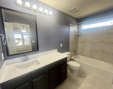 302 Mossycup Dr - Photo Thumbnail 6