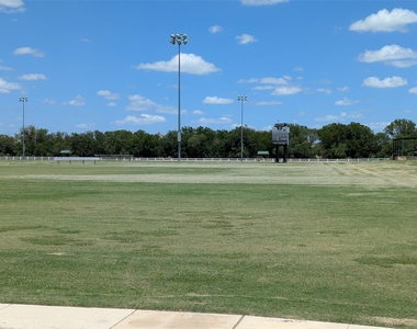 302 Mossycup Dr - Photo Thumbnail 18