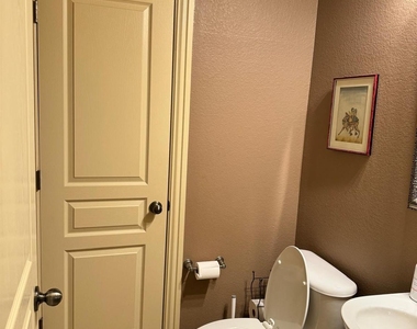 828 Hidden Glen Dr - Photo Thumbnail 23