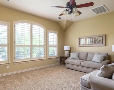 828 Hidden Glen Dr - Photo Thumbnail 11
