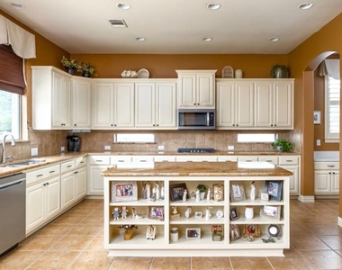 828 Hidden Glen Dr - Photo Thumbnail 3
