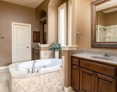 828 Hidden Glen Dr - Photo Thumbnail 7