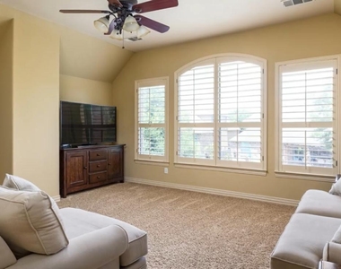828 Hidden Glen Dr - Photo Thumbnail 10