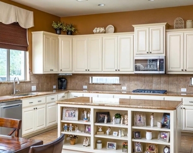 828 Hidden Glen Dr - Photo Thumbnail 2