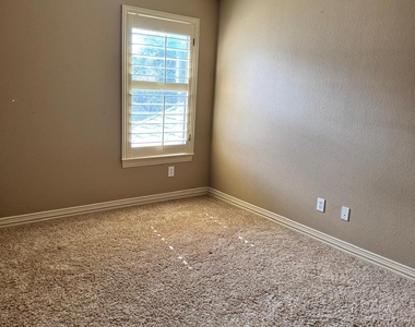 828 Hidden Glen Dr - Photo Thumbnail 18