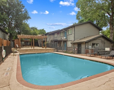 1302 Parker Lane Ln - Photo Thumbnail 2
