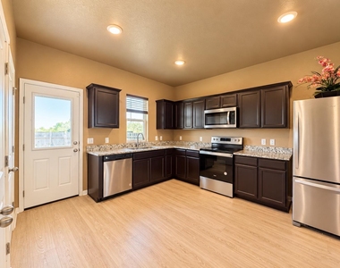 17821 Shafer Dr - Photo Thumbnail 3