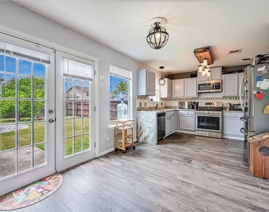 676 Goldenrod St - Photo Thumbnail 2