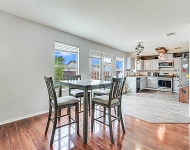 676 Goldenrod St - Photo Thumbnail 4