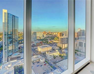 301 West Ave - Photo Thumbnail 12