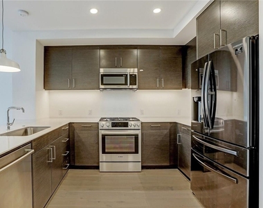 301 West Ave - Photo Thumbnail 2