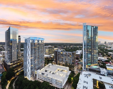 301 West Ave - Photo Thumbnail 1