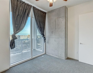 301 West Ave - Photo Thumbnail 8