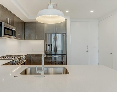 301 West Ave - Photo Thumbnail 3