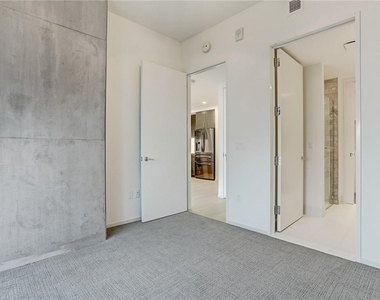 301 West Ave - Photo Thumbnail 9