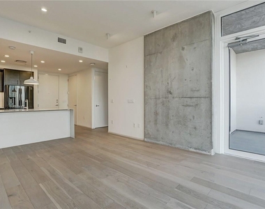 301 West Ave - Photo Thumbnail 7