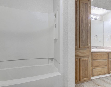 9624 Sugar Hill Dr - Photo Thumbnail 13